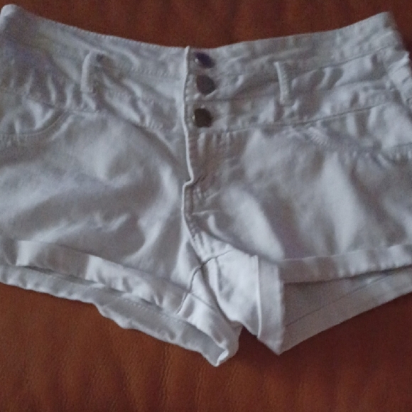 🌺no Boundaries  White  Shorts - Picture 2 of 5